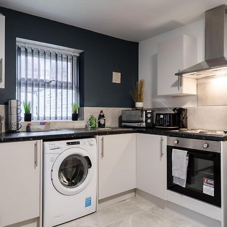 Immaculate 4 Bed In Liverpool By Hinkley Homes Short Lets & Serviced Accommodation ภายนอก รูปภาพ