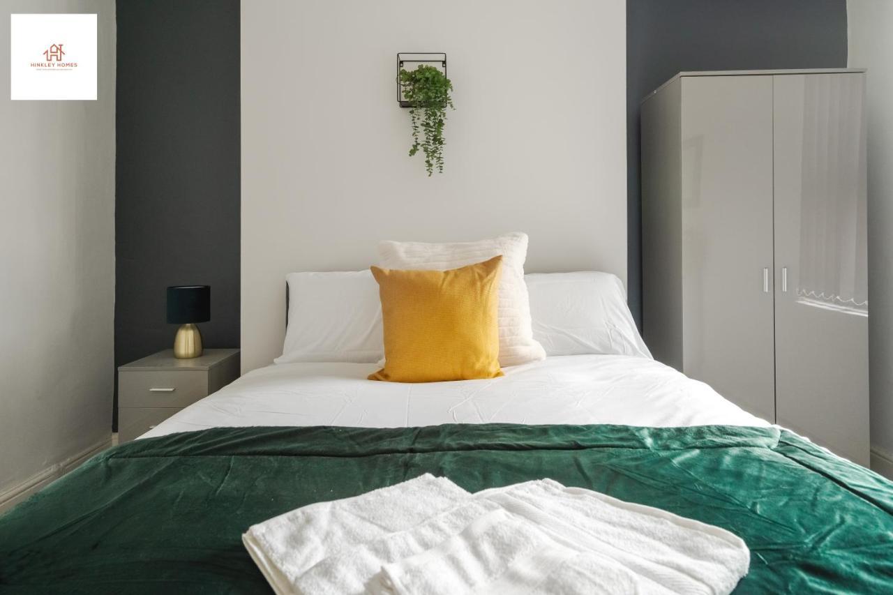 Immaculate 4 Bed In Liverpool By Hinkley Homes Short Lets & Serviced Accommodation ภายนอก รูปภาพ