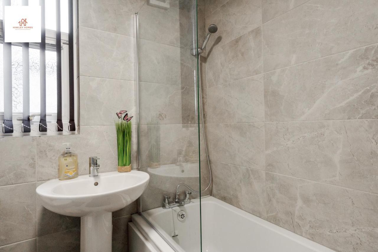 Immaculate 4 Bed In Liverpool By Hinkley Homes Short Lets & Serviced Accommodation ภายนอก รูปภาพ