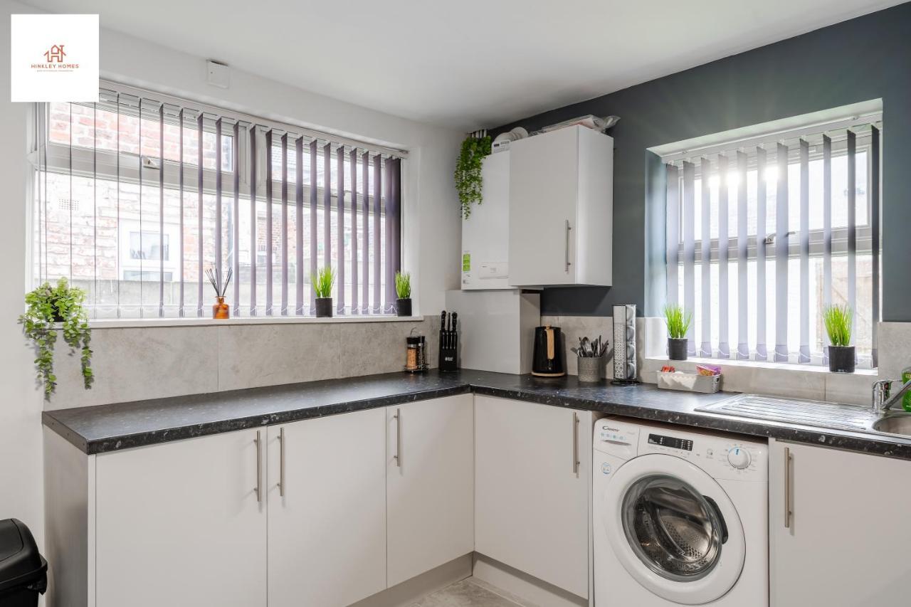 Immaculate 4 Bed In Liverpool By Hinkley Homes Short Lets & Serviced Accommodation ภายนอก รูปภาพ
